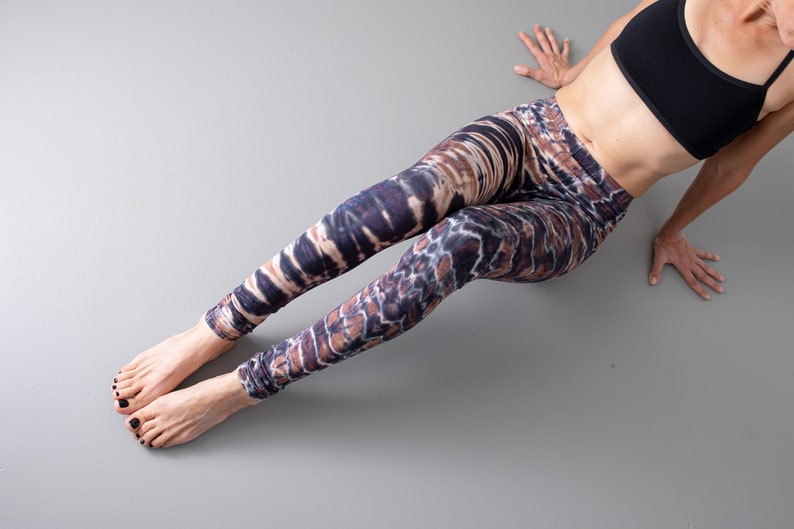 LEGGINGS mit Tiger und Leopardenoptik Akrobatik, Yoga, Acroyoga Batik, Schnurbatik, Knüpfbatik, Tie-Dye unisex braun-blaugrau Bild 7