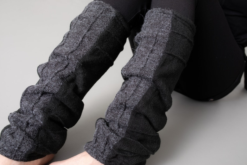 CUDDLY LEG WARMERS with Seam Structure black-gray image 5