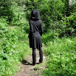 KNITTED COAT Between-Seasons Coat with Large Hood, Thumbholes and Pockets black image 4