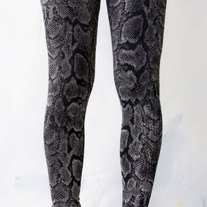 LEGGINGS with abstract snake pattern screen printing unisex black-gray-beige zdjęcie 6