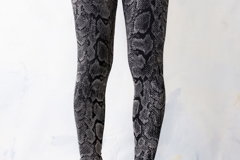 LEGGINGS with abstract snake pattern screen printing unisex black-gray-beige zdjęcie 6