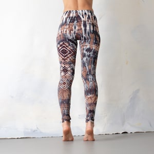 LEGGINGS mit abstrakten Rauten Batik, Schnurbatik, Knüpfbatik, Tie-Dye unisex schwarz-weiß-braun Bild 6