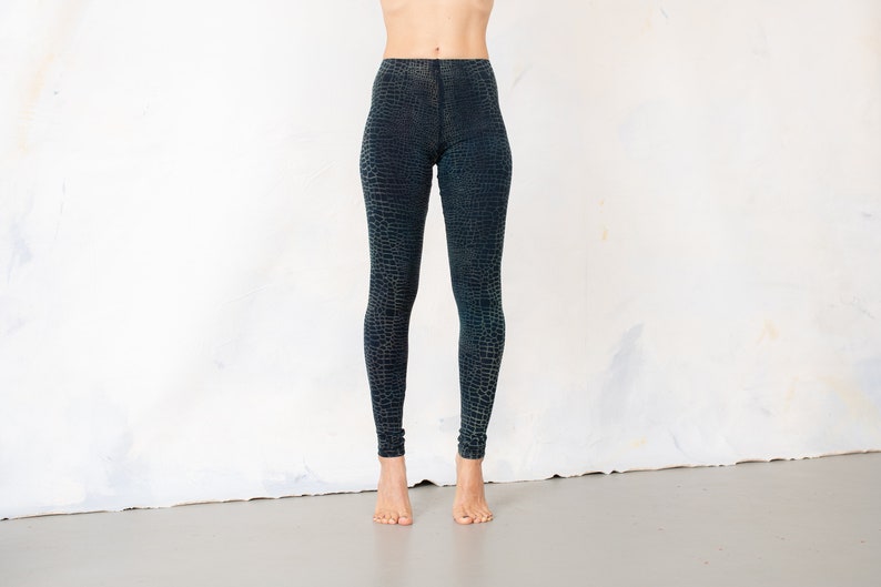 LEGGINGS with an abstract Alligator Pattern unisex blue-green image 7
