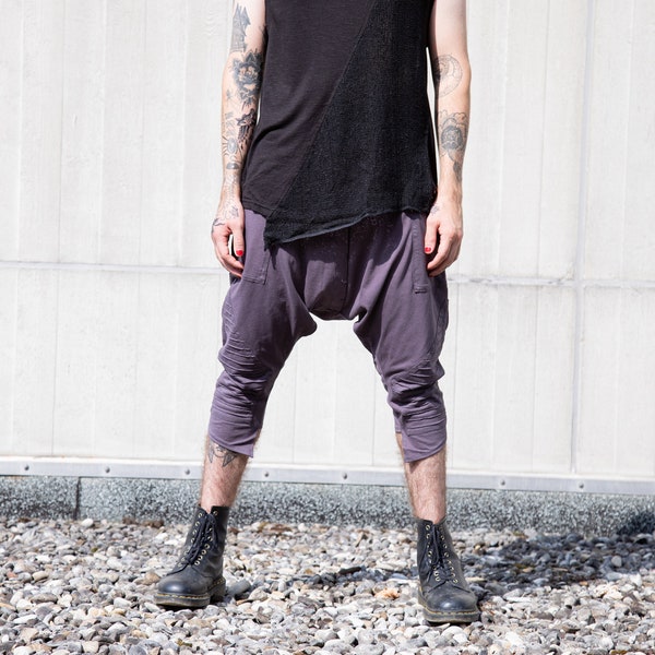 BAGGY PANTS - Overknee Shorts with Deep Crotch and Seam Structure - lavender-gray