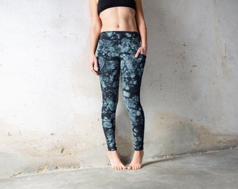 YOGA LEGGINGS - Leggings with Pocket - Batik, Tie-Dye - dark blue-blue