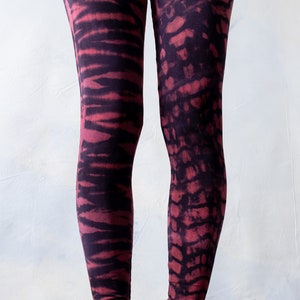 LEGGINGS mit Tiger und Leopardenoptik Batik, Tie-Dye unisex schwarz-rot-violett Bild 5