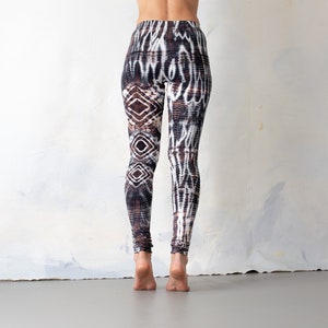 LEGGINGS mit abstrakten Rauten Batik, Schnurbatik, Knüpfbatik, Tie-Dye unisex schwarz-weiß-braun Bild 2