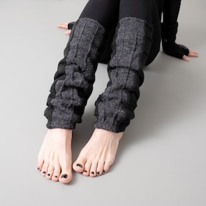 CUDDLY LEG WARMERS with Seam Structure black-gray image 9