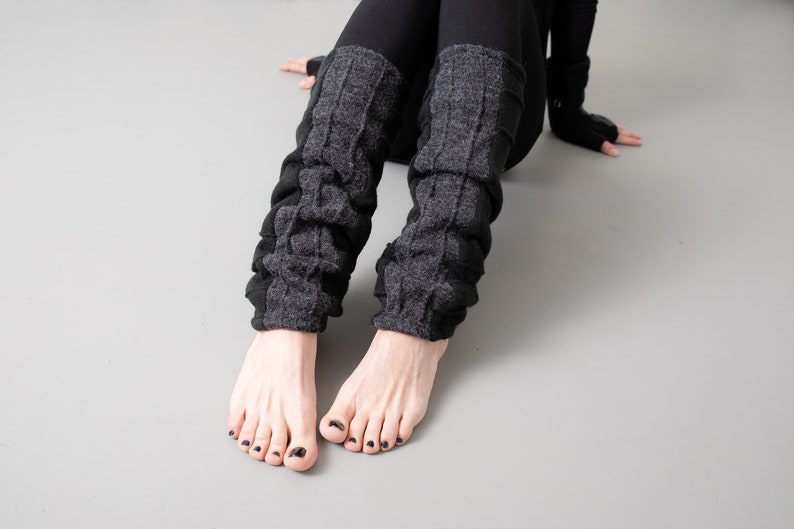 CUDDLY LEG WARMERS with Seam Structure black-gray image 9