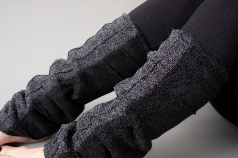 CUDDLY LEG WARMERS with Seam Structure black-gray image 7