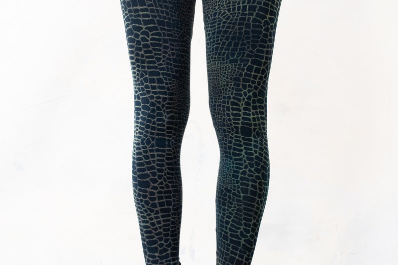 LEGGINGS with an abstract Alligator Pattern unisex blue-green image 6