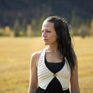 SHORT VEST - with seam structure, rivets and eyelets - offwhite