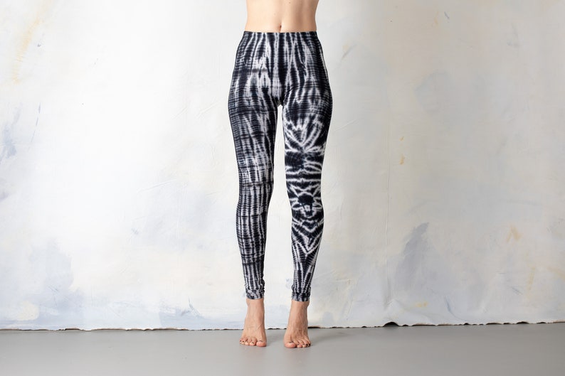 LEGGINGS mit abstrakten Rauten Batik, Schnurbatik, Knüpfbatik, Tie-Dye unisex schwarzgrau-weiß Bild 3