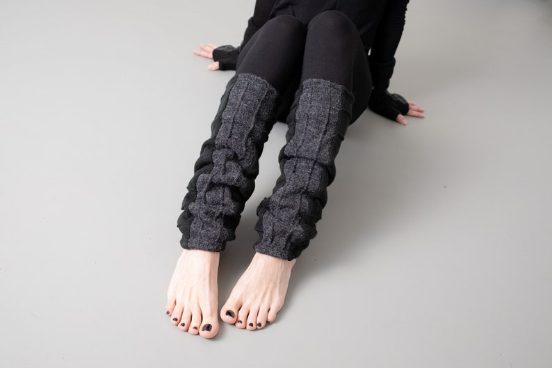 CUDDLY LEG WARMERS with Seam Structure black-gray image 1