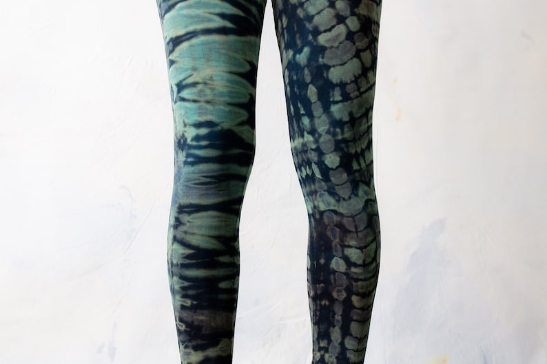 LEGGINGS mit Tiger und Leopardenoptik Akrobatik, Yoga, Acroyoga Batik, Schnurbatik, Knüpfbatik, Tie-Dye unisex dunkelblau-türkis Bild 6