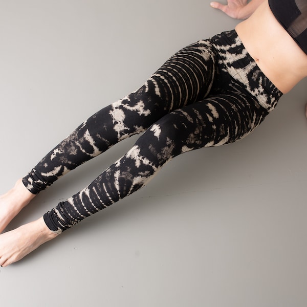 LEGGINGS mit abstraktem Blumenmuster - Batik, Schnurbatik, Knüpfbatik, Tie-Dye - unisex - schwarz-beige-grau