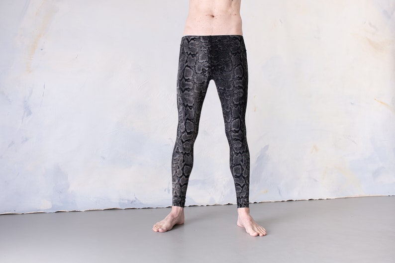 LEGGINGS with abstract snake pattern screen printing unisex black-gray-beige image 9