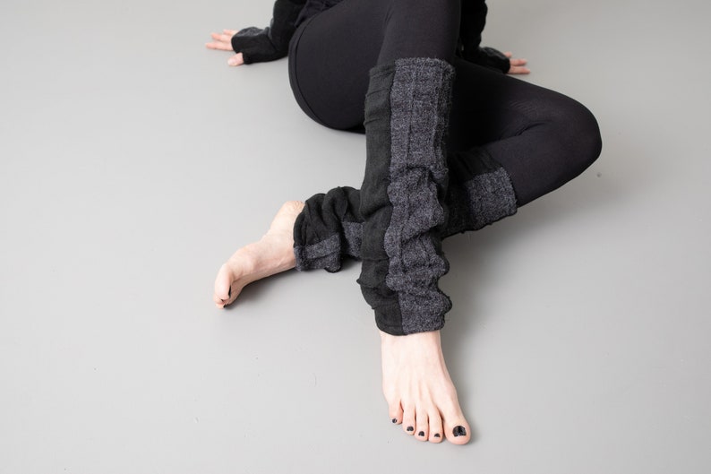 CUDDLY LEG WARMERS with Seam Structure black-gray image 3