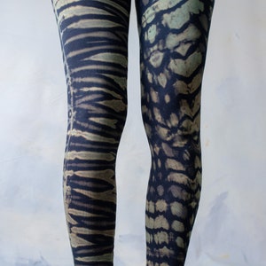 LEGGINGS mit Tiger und Leopardenoptik Akrobatik, Yoga, Acroyoga Batik, Schnurbatik, Knüpfbatik, Tie-Dye unisex dunkelblau-türkis Bild 5