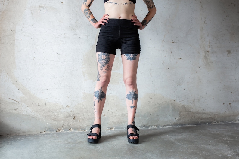 SHORTS mit Nähten Short Pants, Hot Pants, Yoga Shorts dunkelgrau Bild 5