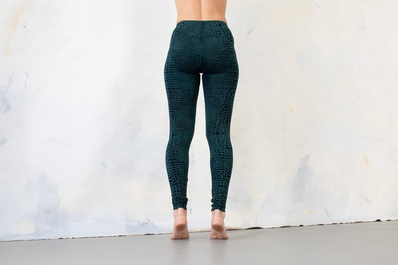LEGGINGS with an abstract Alligator Pattern unisex blue-green image 3