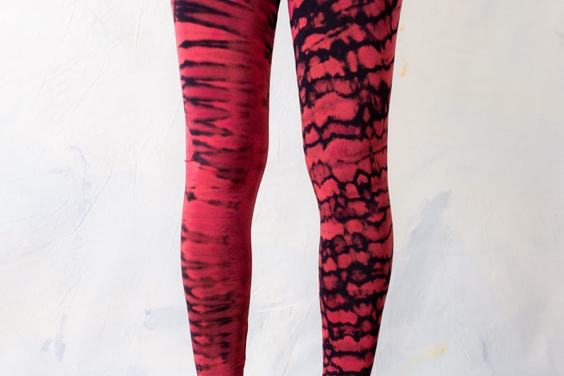LEGGINGS mit Tiger und Leopardenoptik Batik, Tie-Dye unisex schwarz-rot-violett Bild 6