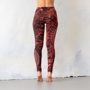 LEGGINGS mit abstraktem Blumenmuster Batik, Schnurbatik, Knüpfbatik, Tie-Dye unisex flashy red, hochrot Bild 3