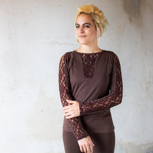 Close fitting Long Sleeve Top, Long Sleeve Shirt - with transparent Lace - brown