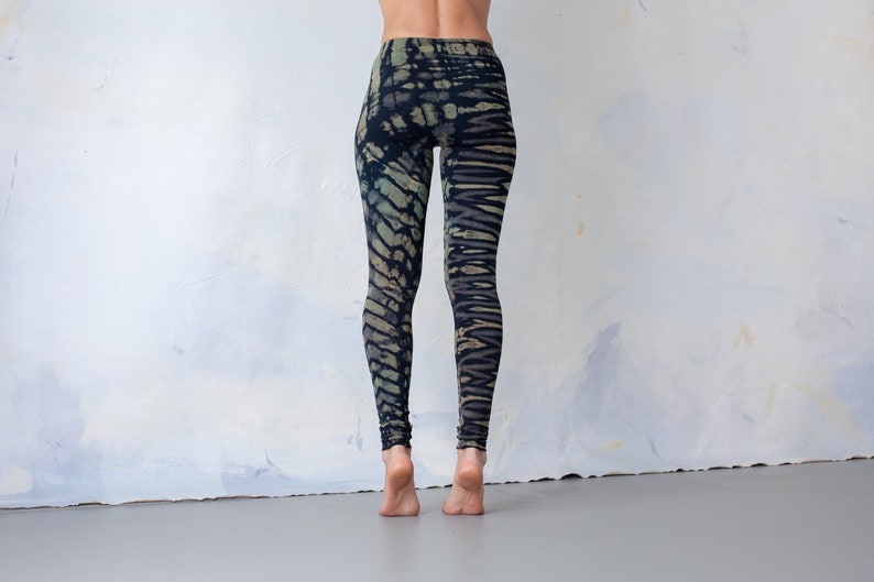 LEGGINGS look tigre et léopard acrobatie, yoga, acroyoga batik, batik à ficelle, batik noué, tie-dye unisexe bleu foncé-turquoise image 3