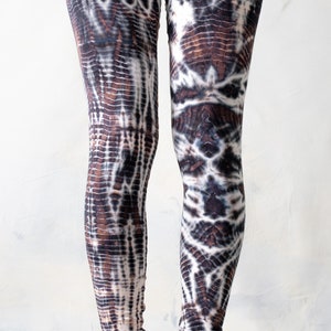 LEGGINGS mit abstrakten Rauten Batik, Schnurbatik, Knüpfbatik, Tie-Dye unisex schwarz-weiß-braun Bild 4