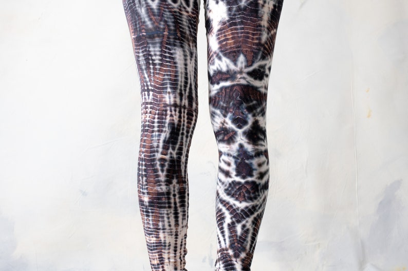 LEGGINGS mit abstrakten Rauten Batik, Schnurbatik, Knüpfbatik, Tie-Dye unisex schwarz-weiß-braun Bild 4