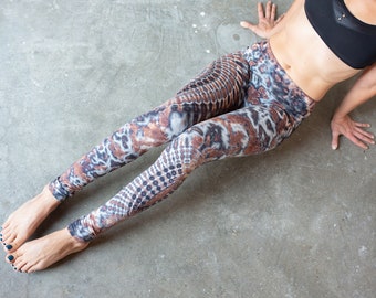 LEGGINGS met abstract bloemmotief - batik, batik, tie-dye, tie-dye - unisex - beige-bruin-denim blauw