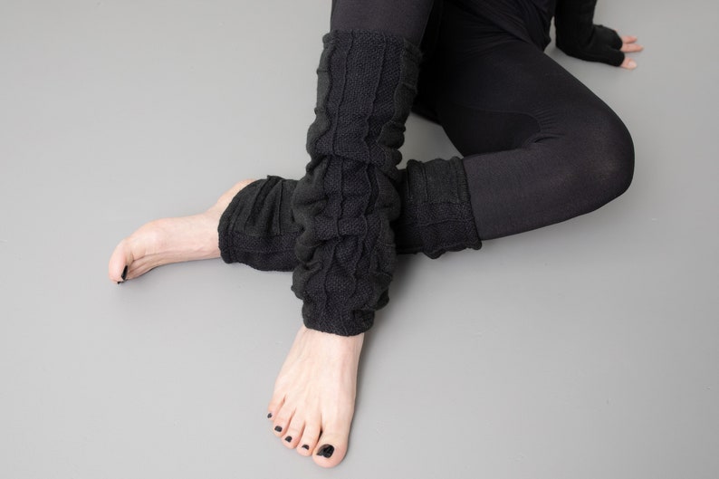 CUDDLY LEG WARMERS with Seam Structure black image 3