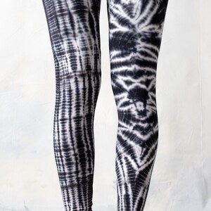 LEGGINGS mit abstrakten Rauten Batik, Schnurbatik, Knüpfbatik, Tie-Dye unisex schwarzgrau-weiß Bild 4
