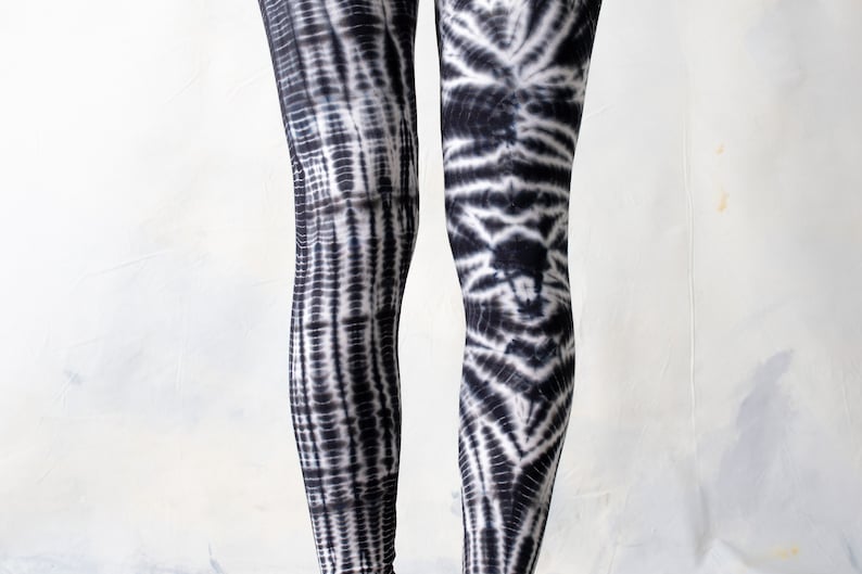 LEGGINGS mit abstrakten Rauten Batik, Schnurbatik, Knüpfbatik, Tie-Dye unisex schwarzgrau-weiß Bild 4