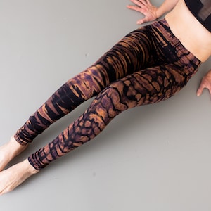 LEGGINGS look tigre et léopard batik, tie-dye unisexe noir-abricot-violet image 7