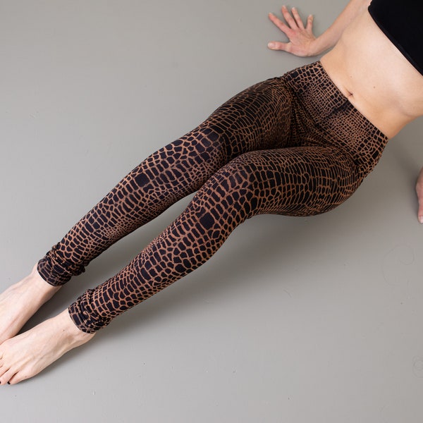 LEGGINGS with an abstract Alligator Pattern - unisex - rusty brown-apricot