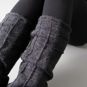 CUDDLY LEG WARMERS with Seam Structure black-gray image 4