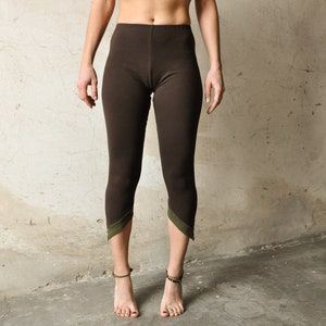 LEGGINGS 3/4 / Capri con coda e perle marrone-verde oliva immagine 5