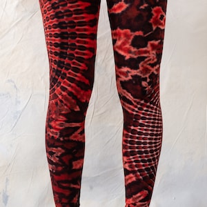 LEGGINGS mit abstraktem Blumenmuster Batik, Schnurbatik, Knüpfbatik, Tie-Dye unisex flashy red, hochrot Bild 5