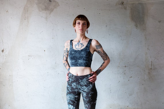 YOGA BRA - Bra Top, Bralette, Bustier - mit Batikmuster - Batik, Tie-Dye, Cut-Out, rückenfrei - dunkelblau-blau