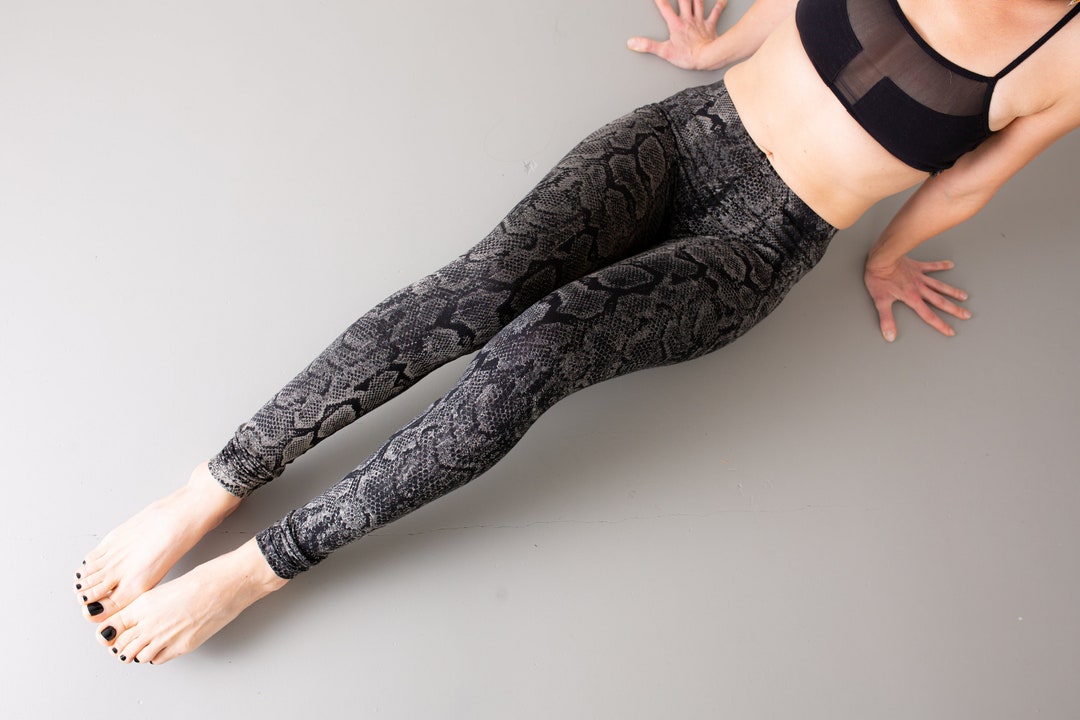 LEGGINGS With Abstract Snake Pattern Screen Printing Unisex Black