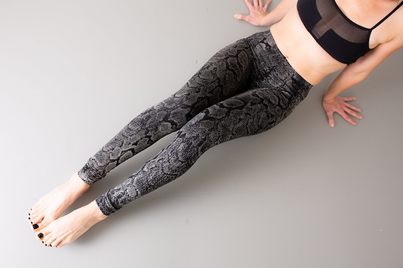 LEGGINGS with abstract snake pattern screen printing unisex black-gray-beige zdjęcie 1