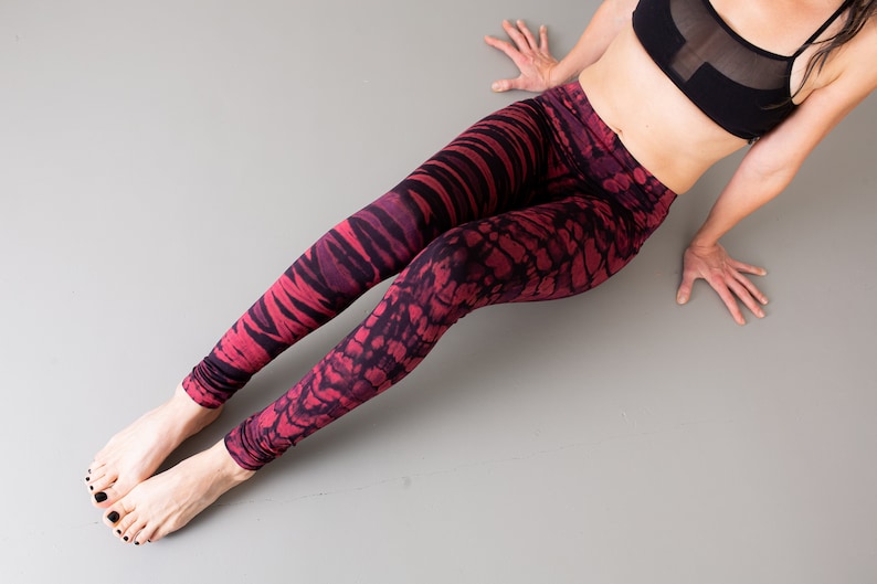 LEGGINGS mit Tiger und Leopardenoptik Batik, Tie-Dye unisex schwarz-rot-violett Bild 7