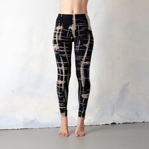 Leggings à motif punky Kritzi-Kratzi sérigraphie, batik, tie-dye unisexe noir-gris-beige image 1