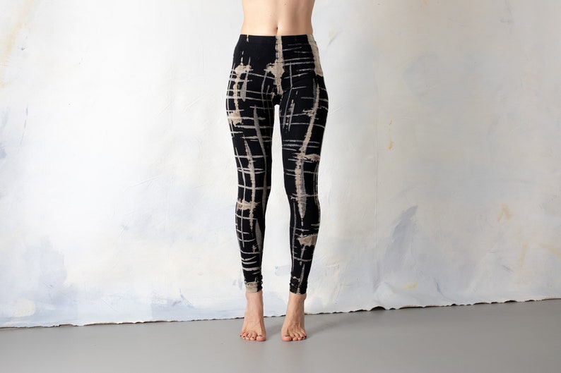 Leggings à motif punky Kritzi-Kratzi sérigraphie, batik, tie-dye unisexe noir-gris-beige image 1