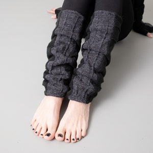 CUDDLY LEG WARMERS with Seam Structure black-gray image 2