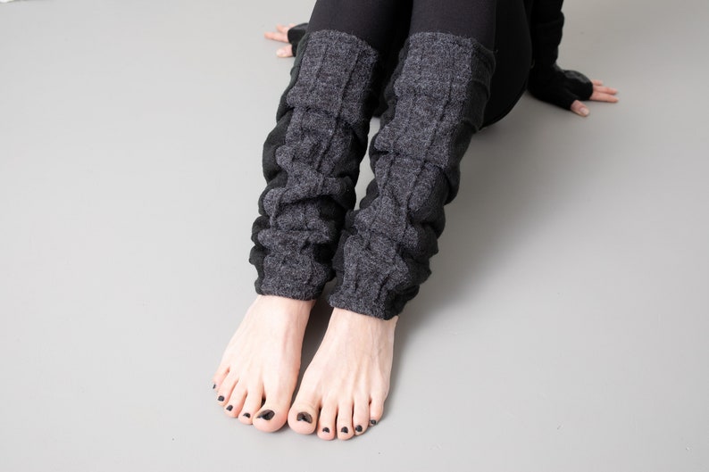 CUDDLY LEG WARMERS with Seam Structure black-gray image 2