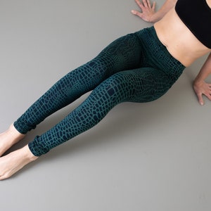 LEGGINGS with an abstract Alligator Pattern unisex blue-green image 1