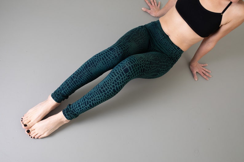 LEGGINGS with an abstract Alligator Pattern unisex blue-green image 1
